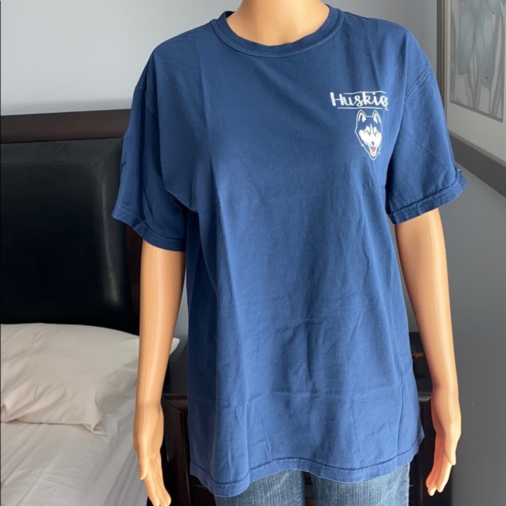 3/$25 CONNECTICUT HUSKIES 100% cotton college tee